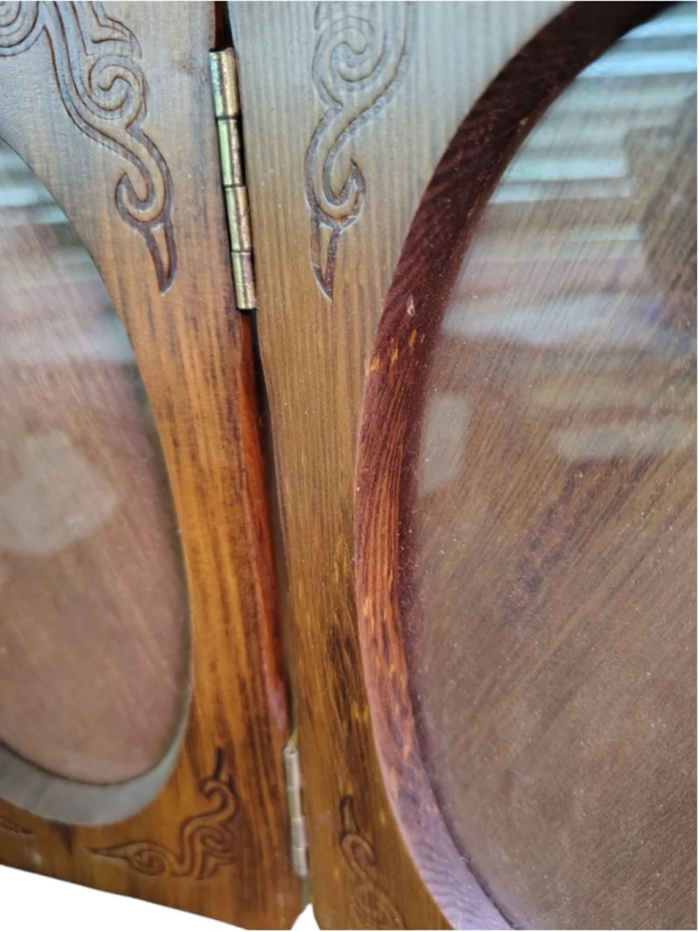 Vintage Carved Wood Dual Bi-Fold Picture Frame Double Oval Window Glass Front